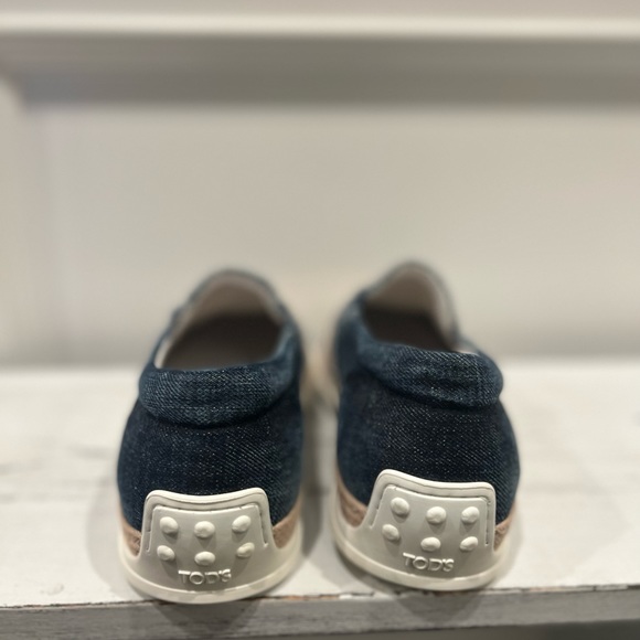 Tods denim slip on loafer - Picture 6 of 9